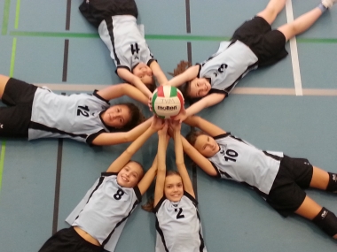 … viele kleine Sternchen bildeten sich zu einem Stern am Horizont der Volleyballjugend des SFC … viele kleine Sternchen bildeten sich zu einem Stern am Horizont der Volleyballjugend des SFC